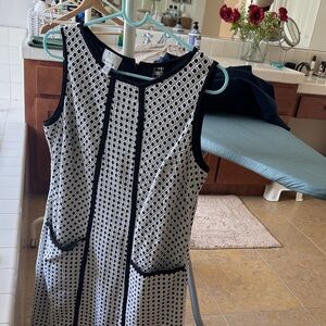 Donna Morgan Black and White Geometric Midi Dress